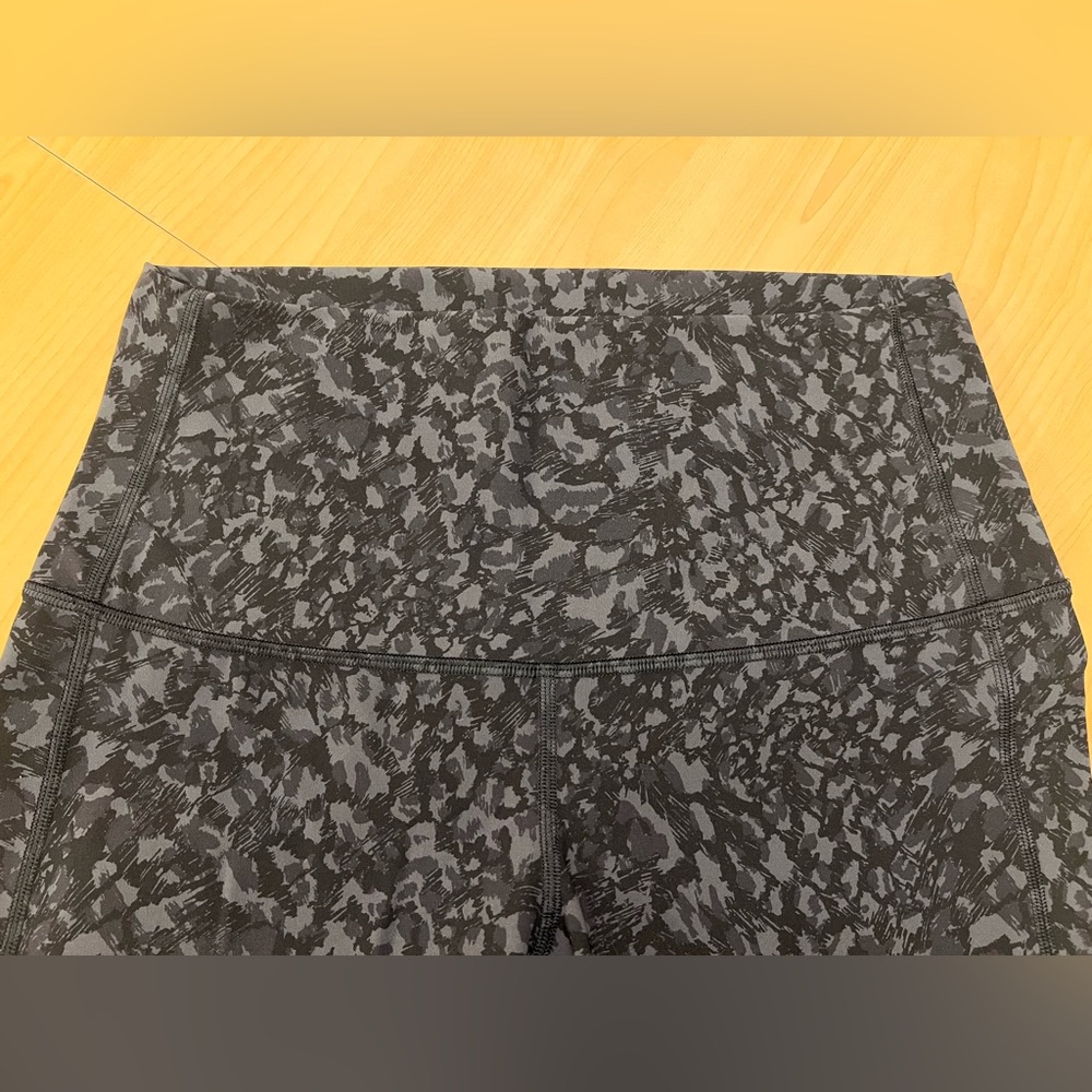 Lululemon Wunder Under Crop High-Rise Scallop Full-On Luxtreme 23" Size 8 - Picture 4 of 7